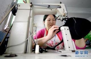 陜西寧陜 “社區工廠”助力群眾脫貧增收 皮革制品熱銷全國